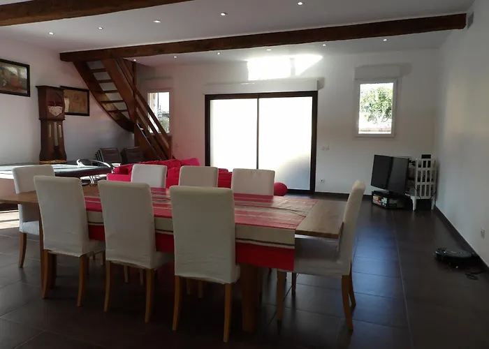 Villa Spacieuse A St Cyprien Pour 15 *