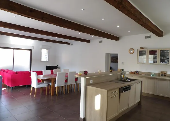 Villa Spacieuse A St Cyprien Pour 15 *