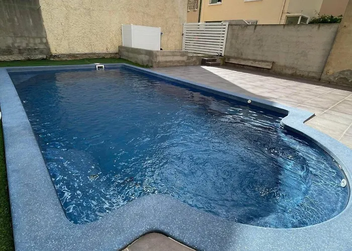 Villa Spacieuse A St Cyprien Pour 15 *